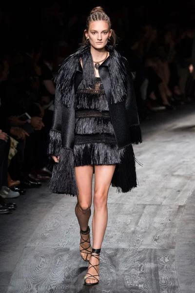Look 12